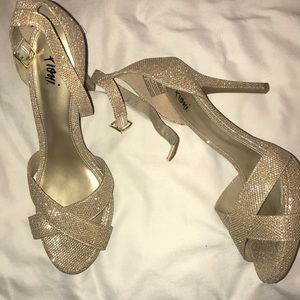 Fioni Gold Sparkly Heels Sz 8 #0011